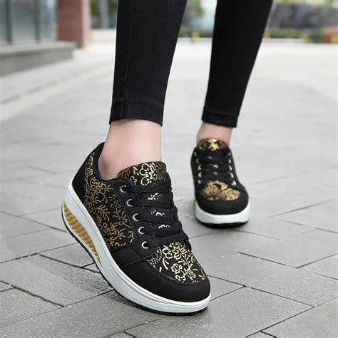 black casual sneakers womens